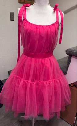 Women’s fuchsia ruffled tulle dress. Hot pink. Size medium large. New with tags