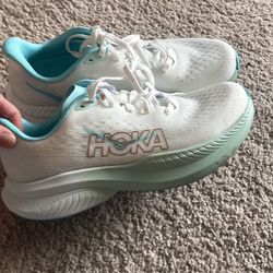 Women’s Hoka Mach 6- size 8.5