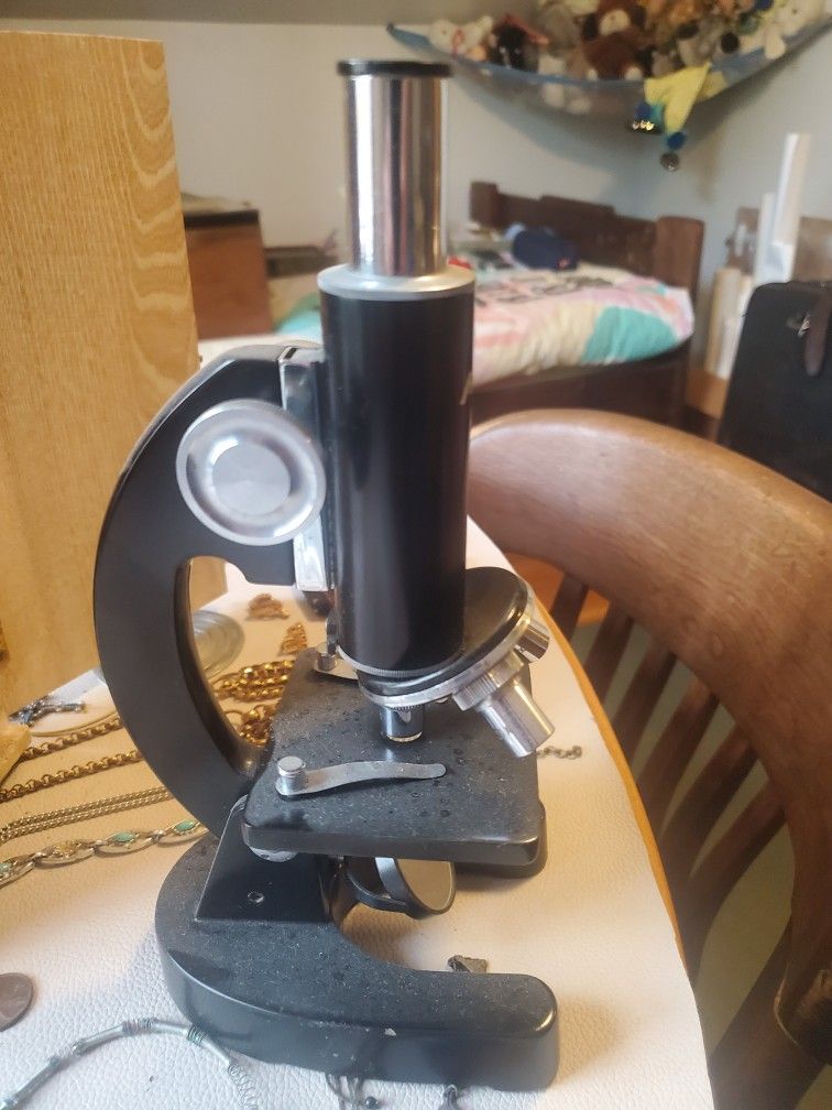 Microscope