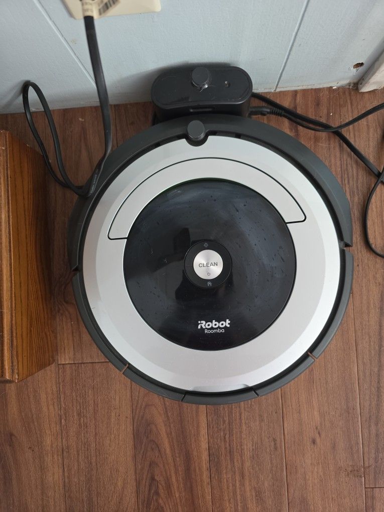 ROOMBA iROBOT VACUUM