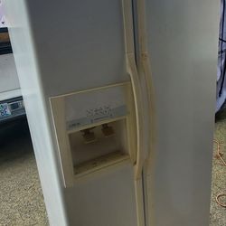 Whirlpool Refrigerator side by side