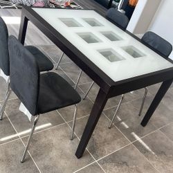 Dining Table And 4 Chairs 