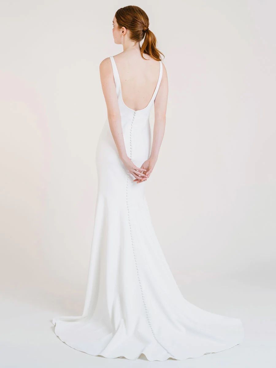 WHITE CASUAL WEDDING DRESS WITH TRAIN BATEAU Size 10 (dress) / Size 8 (Street)