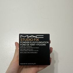 Mac Studio Fix Powder Plus foundation 