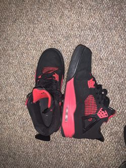 Air Jordan 4 Thunder Size 9.5 USED