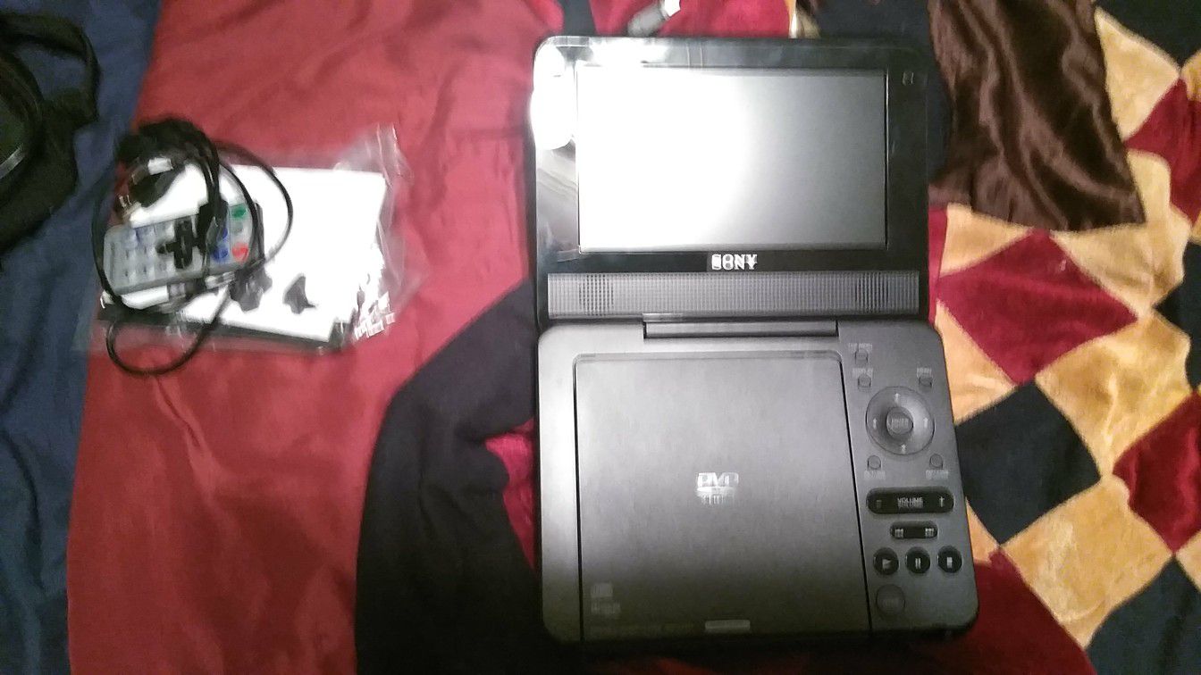 Portable DVD player like new off i17 and cactus