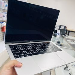 MacBook Pro 2018 16gb Ram 256gb SSD 