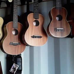Brand New Koloa Ukulele Set 