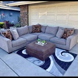 6 Seat Sectional Couch With Ottoman Retail $2650