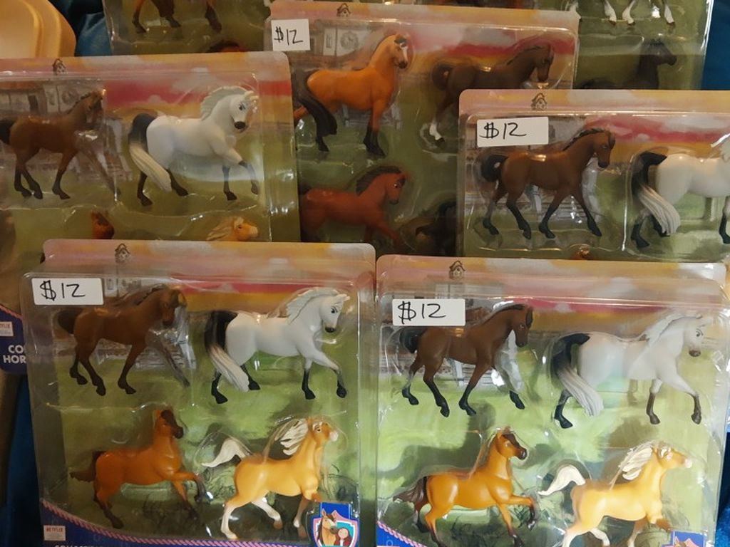 3 DreamWorks Netflix Spirit 4-pack Horse Dolls