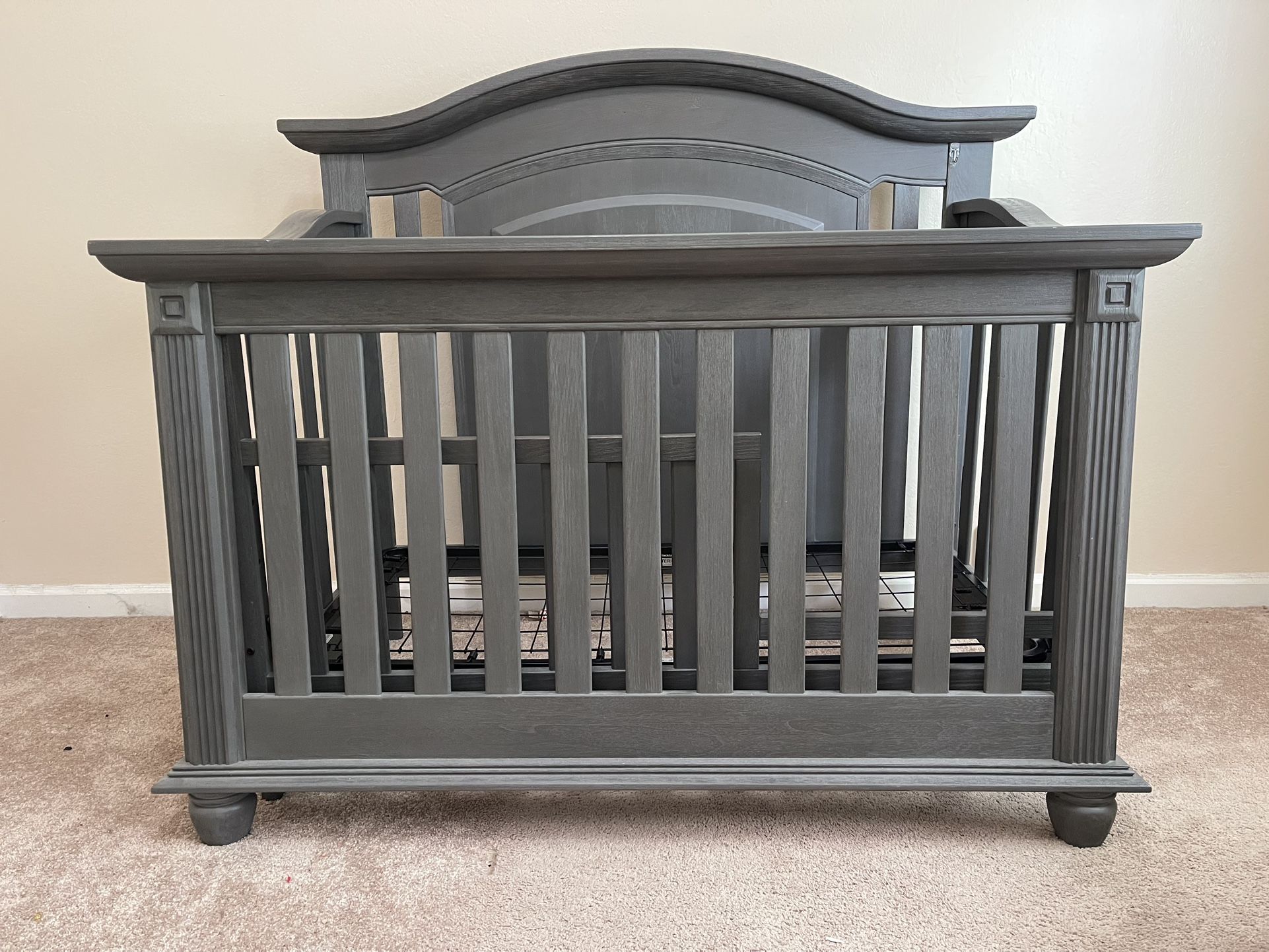 Oxford Baby London Lane Arctic Gray In Convertible Crib