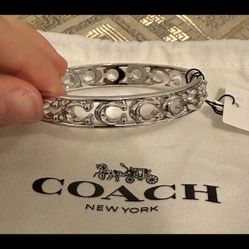 NWT! COACH NEW YORK SIGNATURE C HINGED BANGLE BRACELET SILVER 7,5”