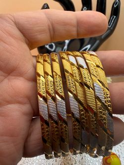 Seven pieces two tone waterproof bangle