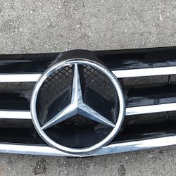 Mercedes Benz Clk500 Front Upper Grill . 2003 To 2007