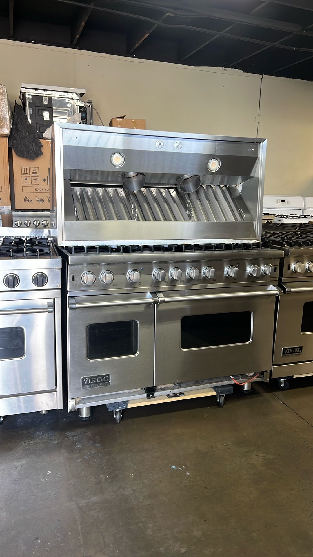 Viking 48”Wide Gas Range Stove With 8Burners And Viking 48”Range Hood Set
