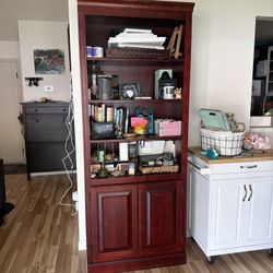 Tall bookcase/shelf