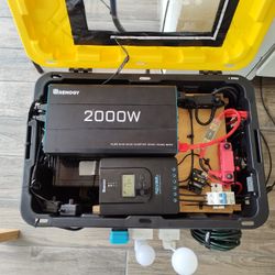 **Solar Generator w/Panels SALE**