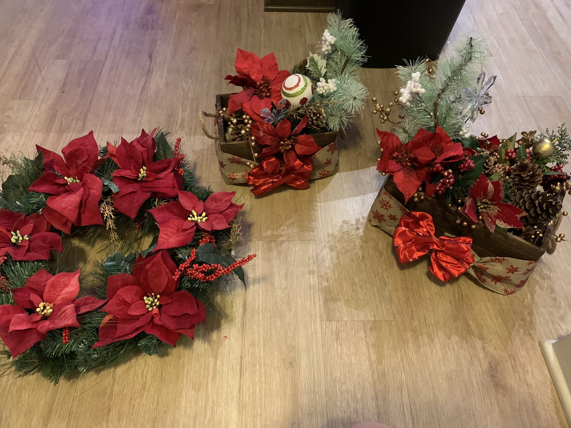 Christmas decor center pieces and wreath