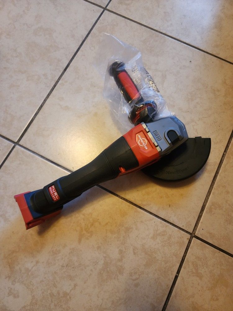 Milwaukee
M18 FUEL 18-Volt Lithium-Ion Brushless Cordless 4-1/2 in./6 in. Braking Grinder with Paddle Switch (Tool-Only)