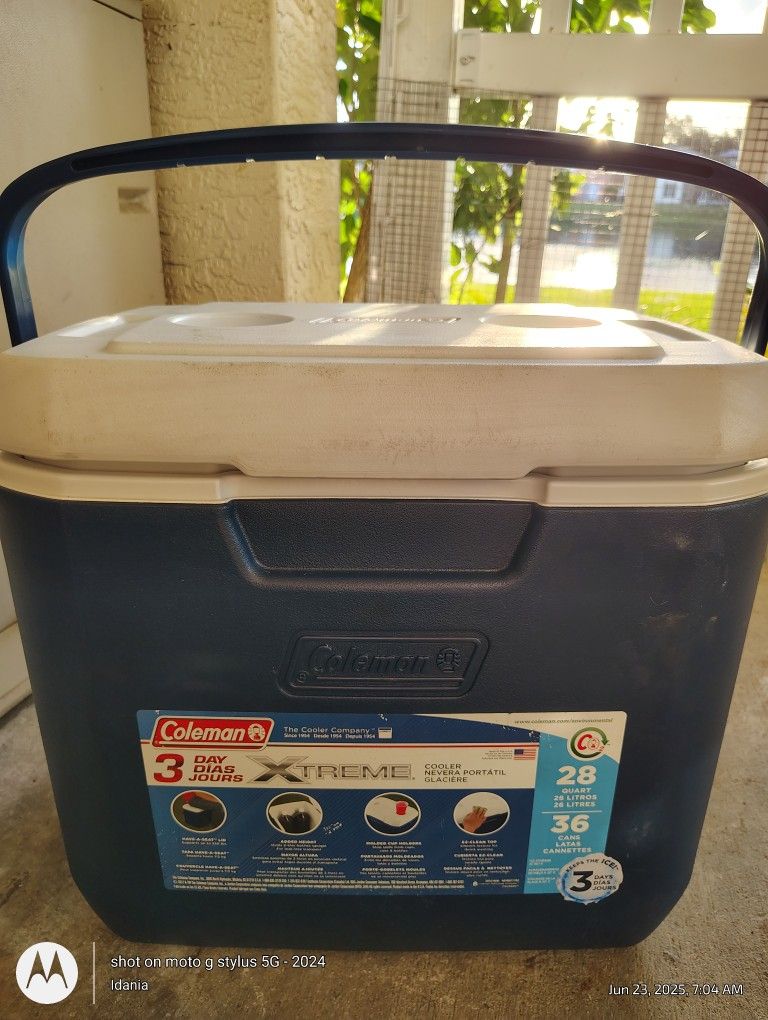 COLEMAN 3 DAY COOLER IN EXCELLENT CONDITION