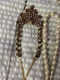 Small lot of vintage costume jewelry