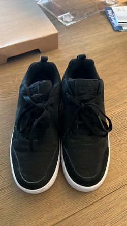 Nike Tennis Shoes