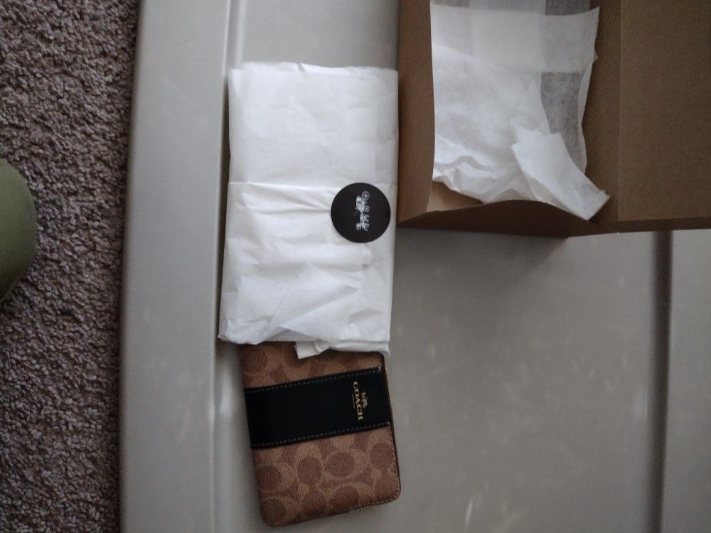 Coach Corner Zip Wristlet (NEW)