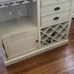Dining Room Table And Chairs 