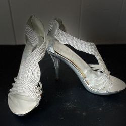 Sparkly gold rhinestone heels. Strappy design with glitter all over. High heels. Shipping available