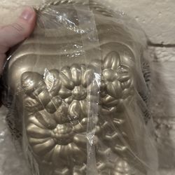 Nordic ware cake Bundt pan spring flowers