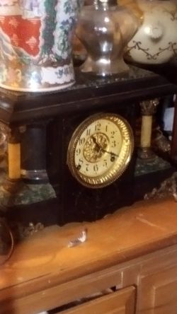 Clock. Seth Thomas Antique  Mantle Clock