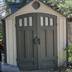 Outdoor storage shed