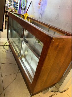 Display case no top glass only front