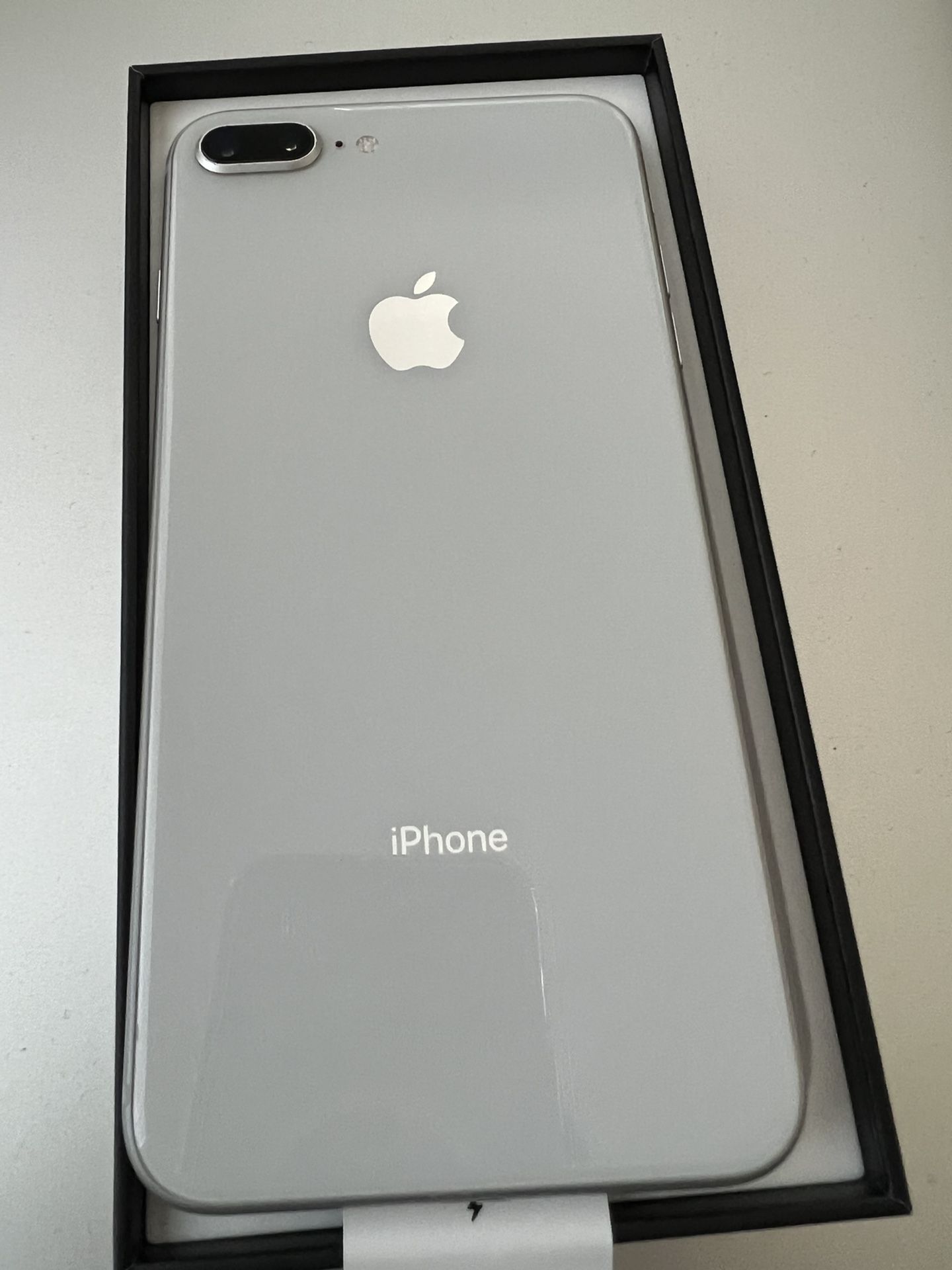 Iphone 8+ Plus 64GB ANY CARRIER SILVER