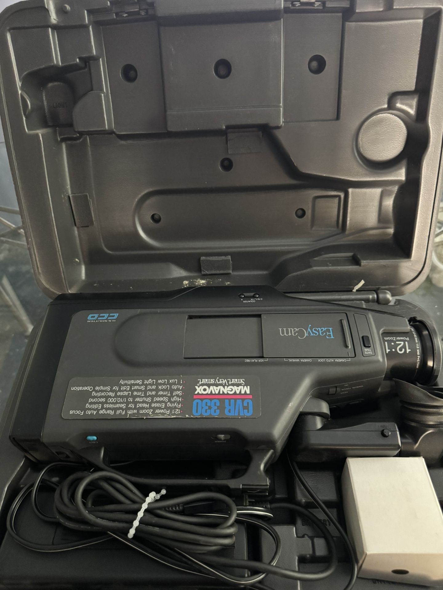 Magnavox CVR-330 Easy Cam VHS-C Camcorder 12:1 Zoom