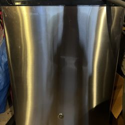 General Electric Compact Refrigerator