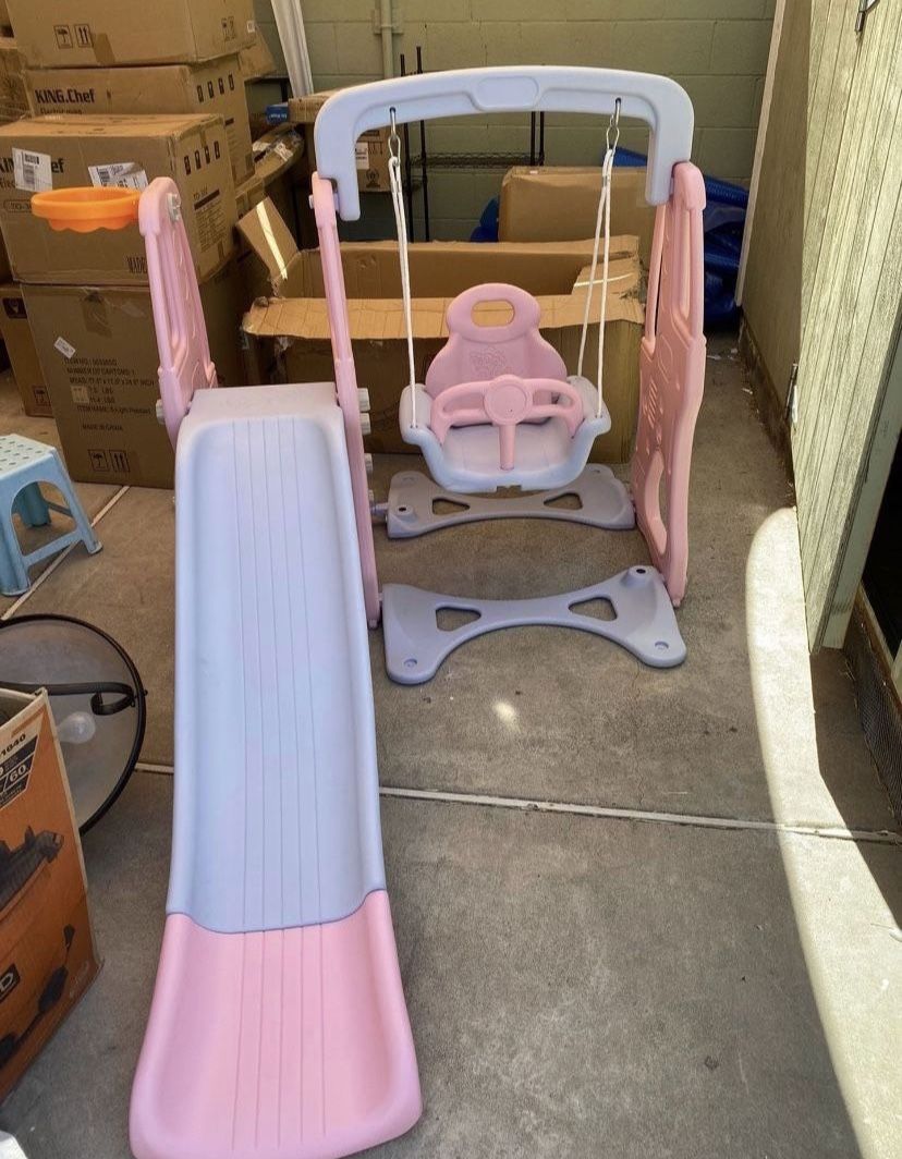 Children’s slides have a defect and can be placed on the side of the handrail without affecting the use. Special price