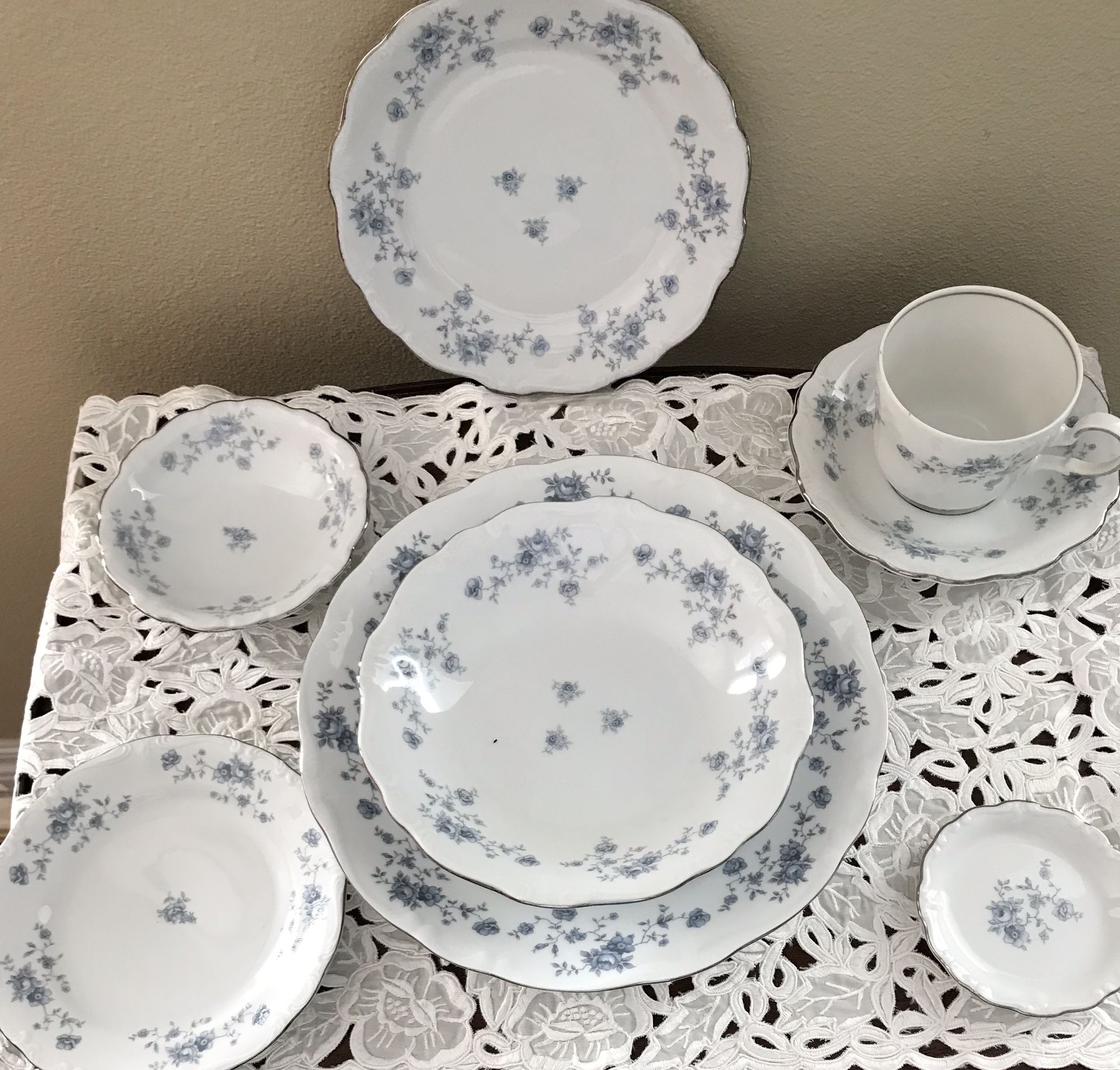 China, Blue Garland, 56 Pieces 8 Sets of 7 Piece Place Settings