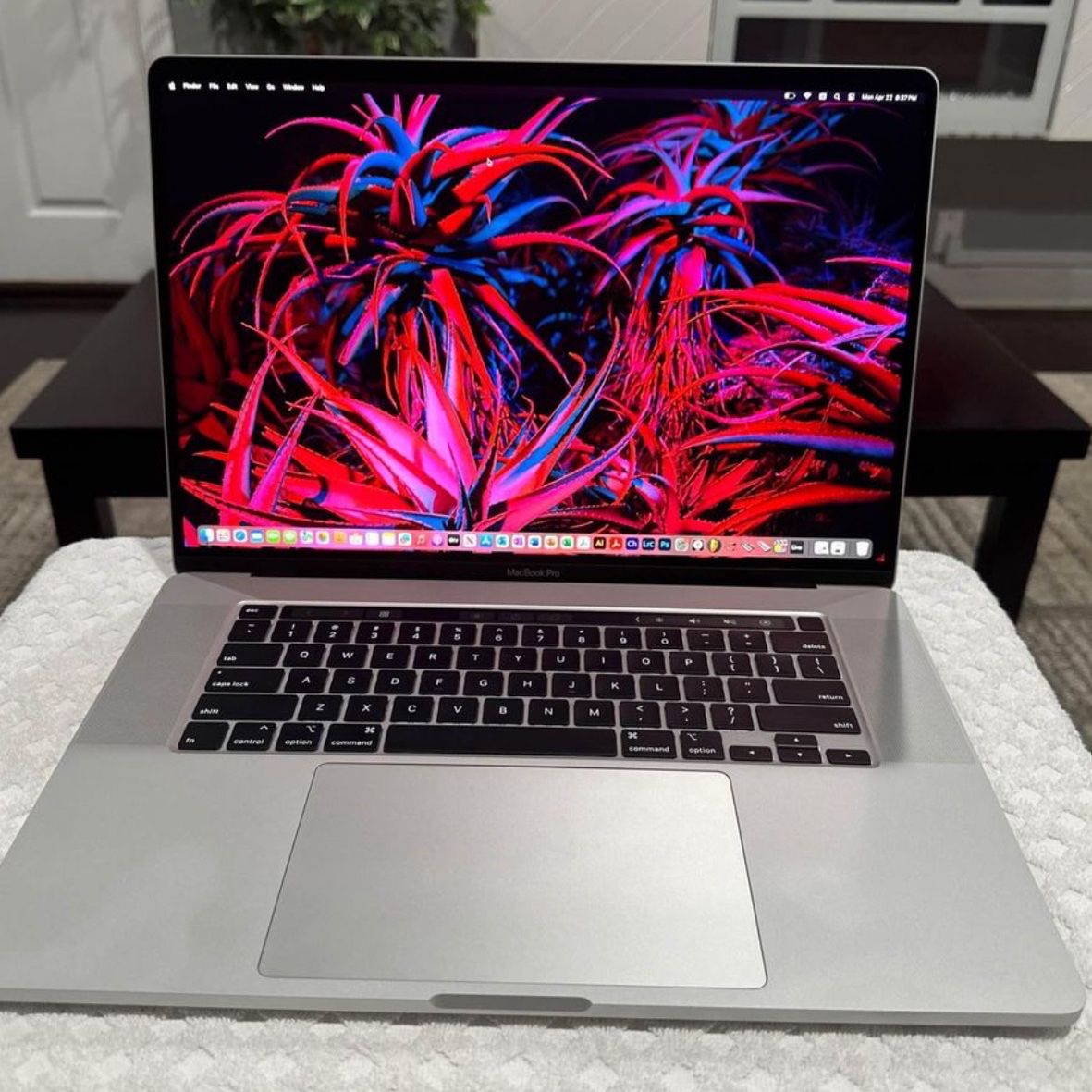 Apple MacBook Pro 16” Touchbar / Fully Loaded