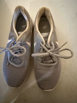 Nike tennis shoes