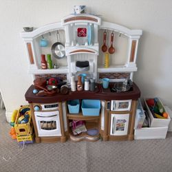 Step2 Kids Play Kitchen Set — Excellent Condition + Accessories Included