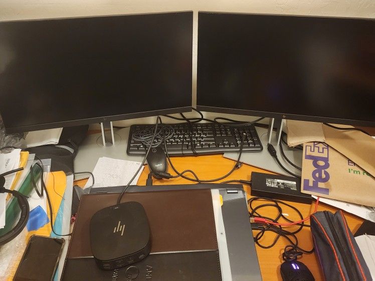2 HP E23 G4 FHD Monitors and USB C Dock G5 All basically new.