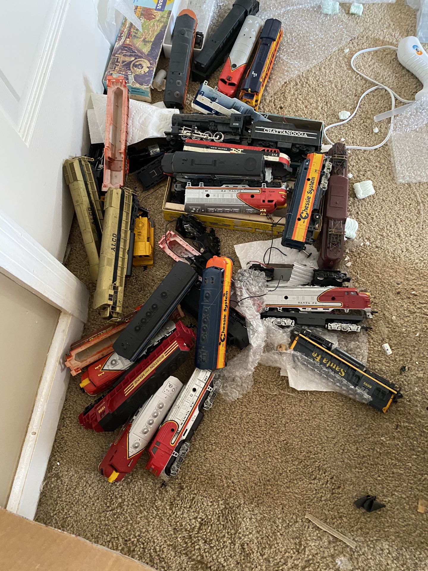 HO Electric Trains And Layout Materials Huge Lot