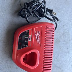 Milwaukee M12 Charger 