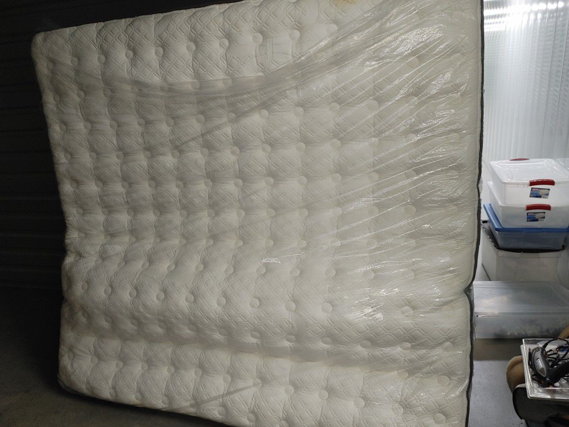 King Size Mattress And Box Springs Sterns And Foster