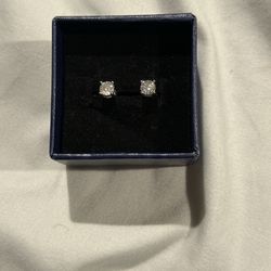 925 silver stud earrings 1cttw moissanite