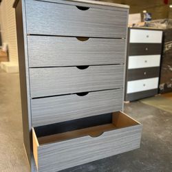 DRESSER NO KNOBS