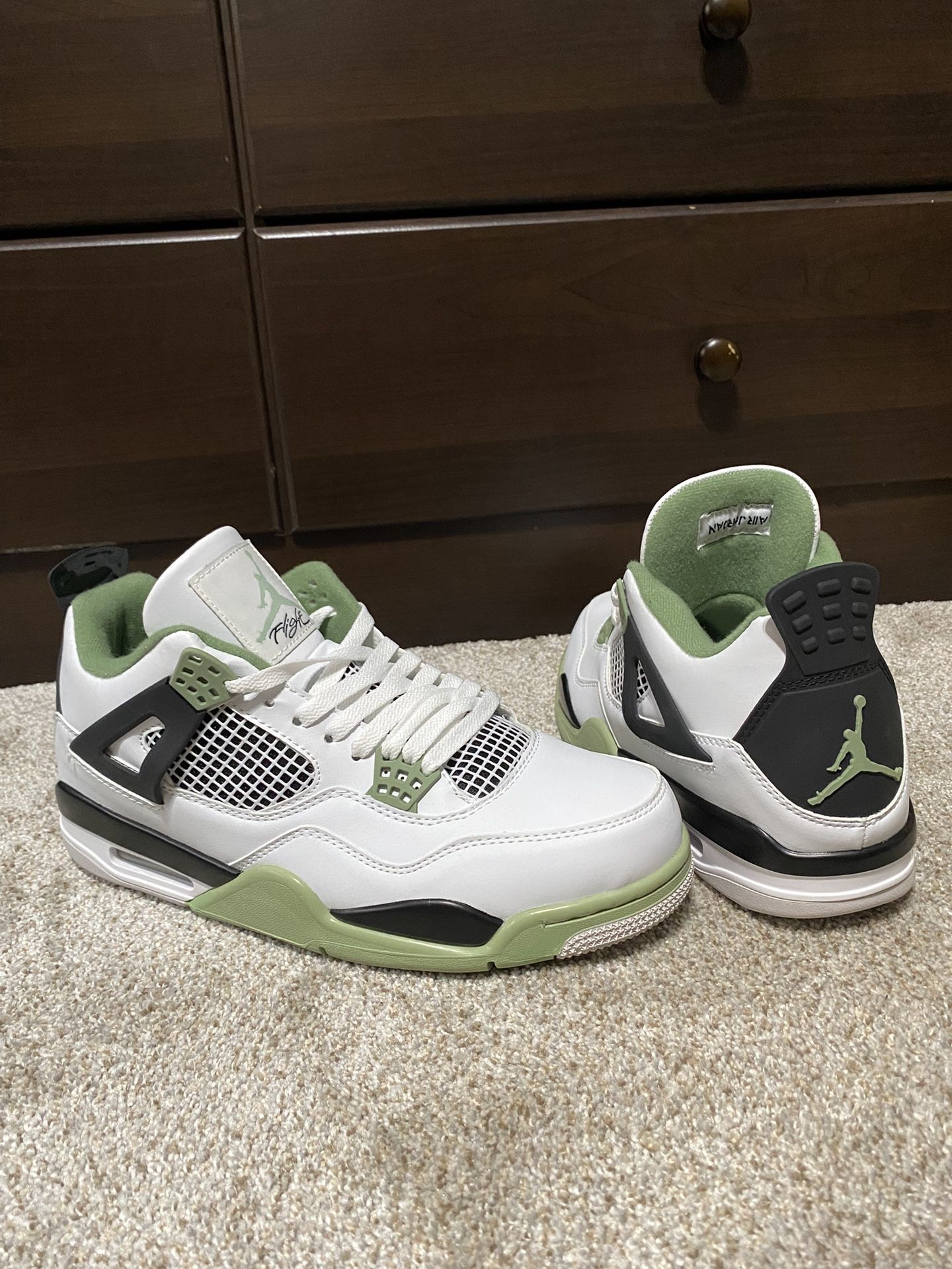 *New* Jordan 4 Sea foam
