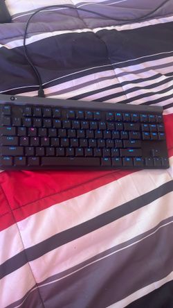 Nice new keyboard been sitting collecting dust offer!!.