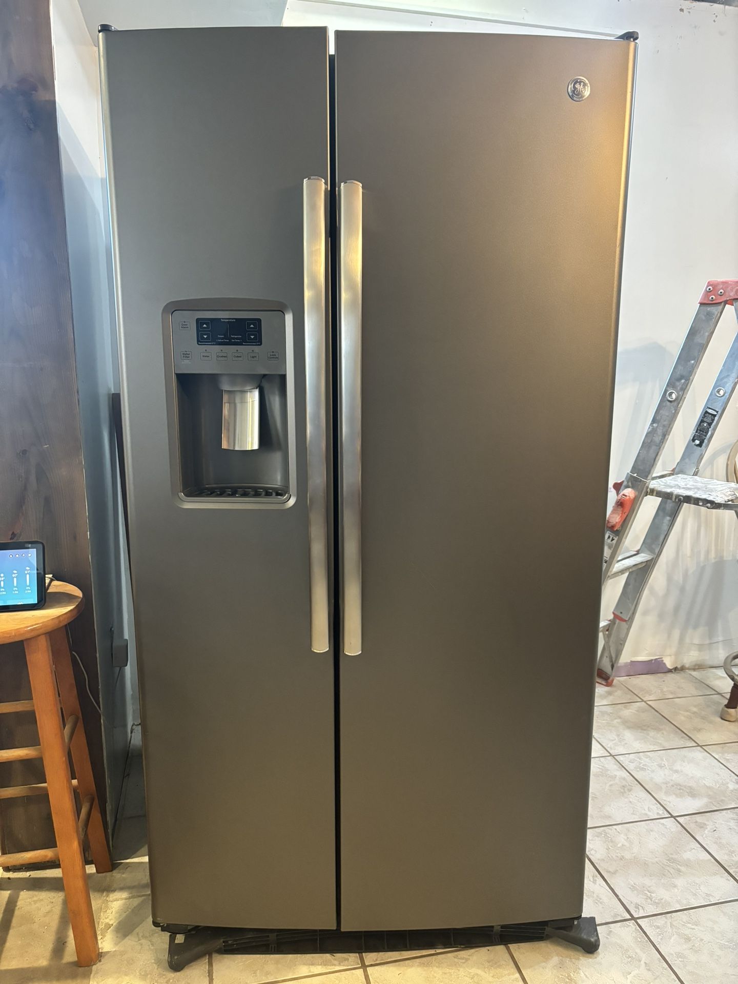 GE Side By Side Fingerprint Resistant Refrigerator 